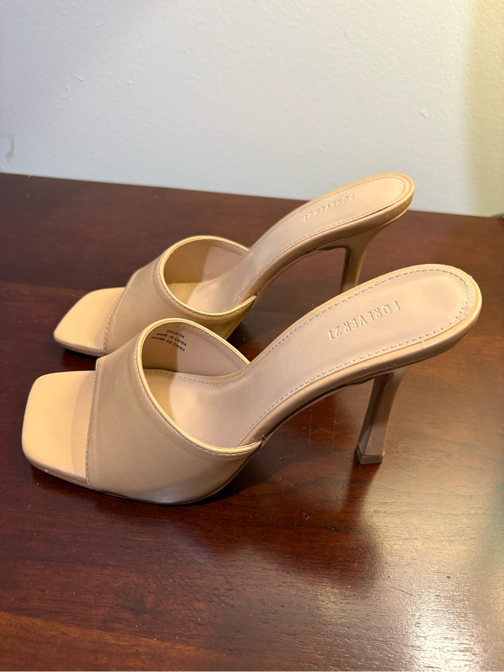 Forever 21 Beige Square-Toe Mule Heels. - Picture 4 of 10